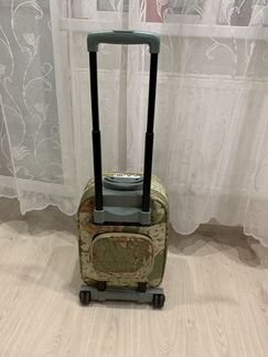 Чемодан на колёсах