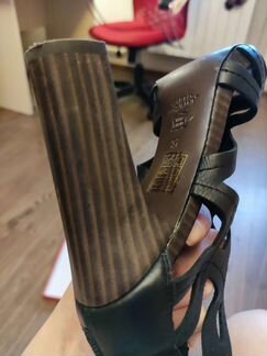 Босоножки кожаные