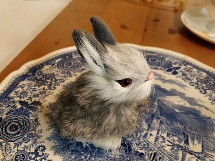 Кролик из настоящего меха игрушка сувенир