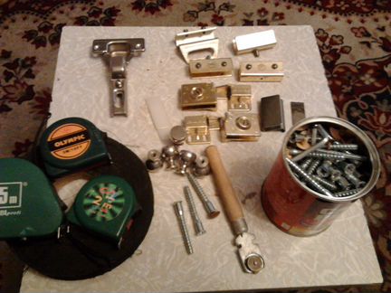 Всякая мелочь для ремонта-вентилятор.плёнка.обои