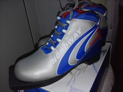 Ботинки лыжные