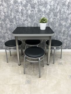 Стол и табуретки