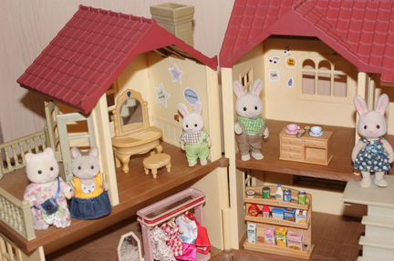 Дом Sylvanian Families с игрушками