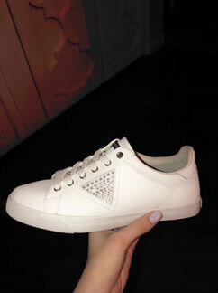 Белые сникерсы Guess (38р) оригинал