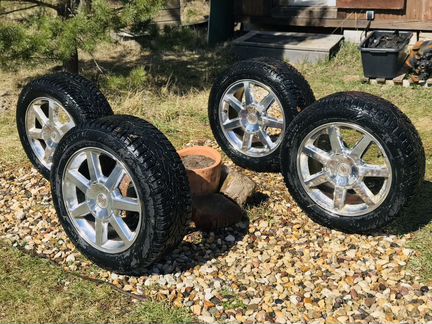 Зимние шины на родных дисках Cadillac STS 2007. Це