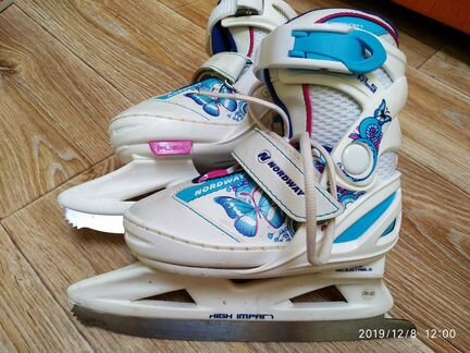 Коньки ледовые