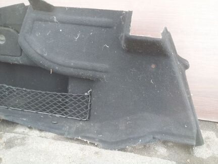 Обшивка багажника левая Mercedes W207