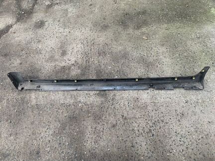 Порог пластиковый накладка правый Mitsubishi Space