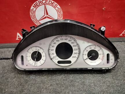 Щиток приборов Mercedes W211 E211 M272.964 2005