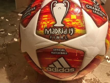 Футбольный мяч лиги чемпионов Madrid 19