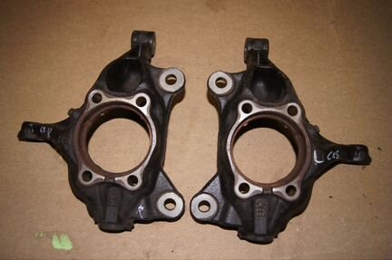 Мазда сх5 Кулак поворотный передний левый