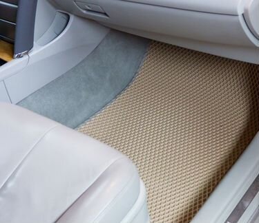 Новые коврики в салон Cadillac Escalade