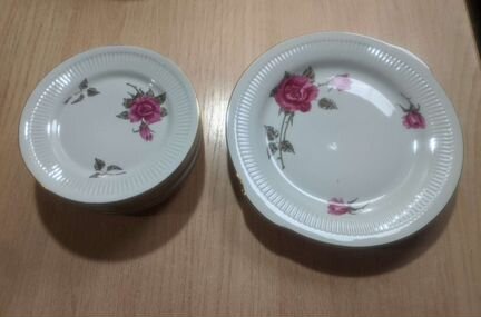 7 тарелок и 2 блюда с розами. Фарфор, Польша