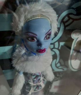 Кукла Монстер Хай Эбби Боминейбл базовая питомец