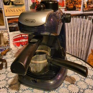 Кофеварка рожковая DeLonghi