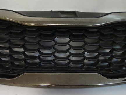 Решетка радиатора передняя верхняя Kia Rio 3