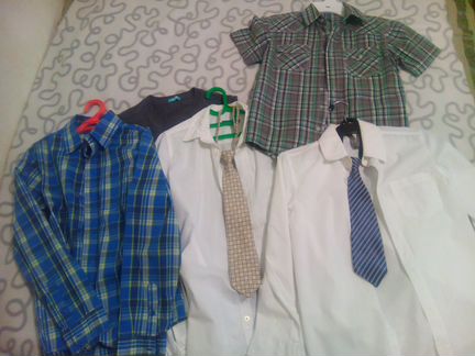 Рубашки белые, в клетку, жилет