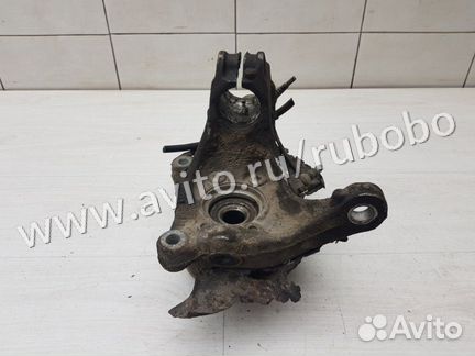 Кулак передний правый Vw Passat B6 BKC 2005