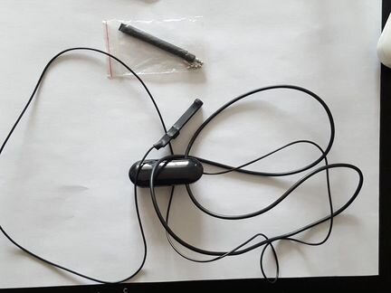 Bluetooth микронаушник с кнопкой-пищалкой