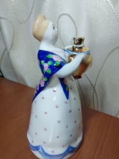 Фигурка СССР женщина с самоваром Дулево